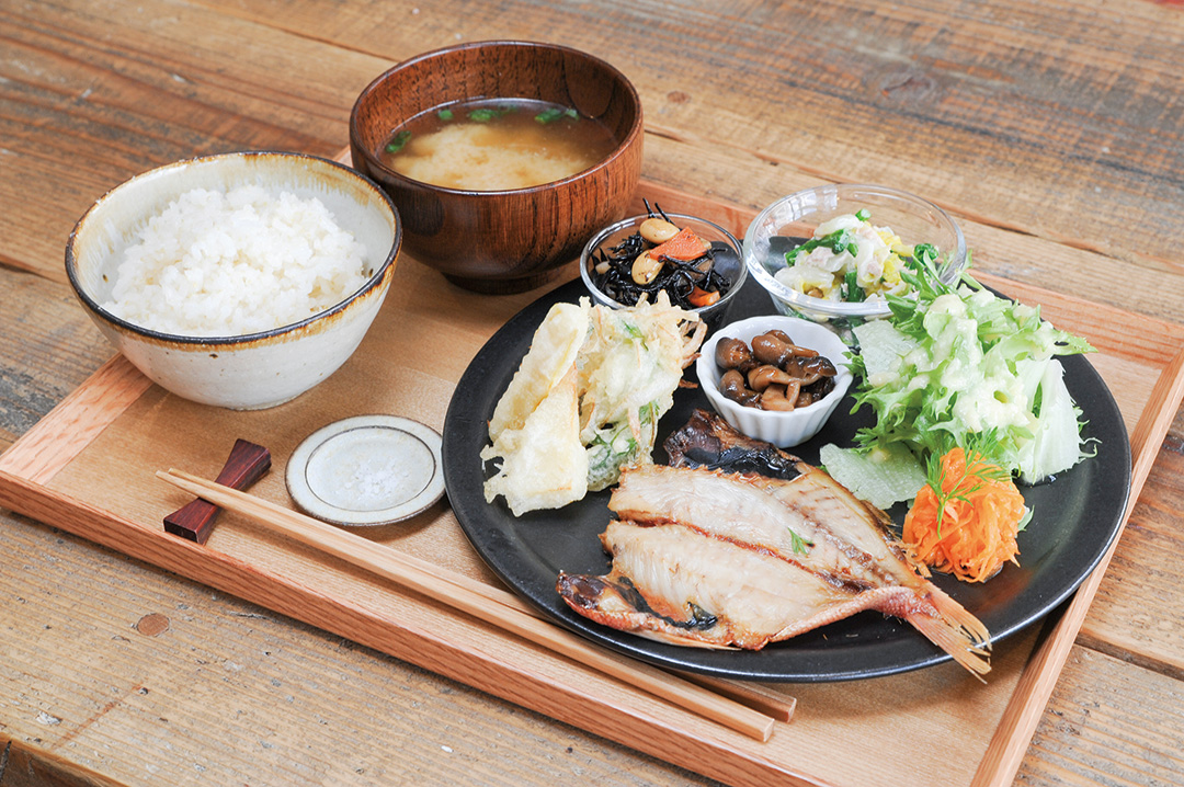 自然派食堂で楽しむ 新鮮野菜たっぷりのヘルシーランチ グルメ 京都で暮らす Kyotolife
